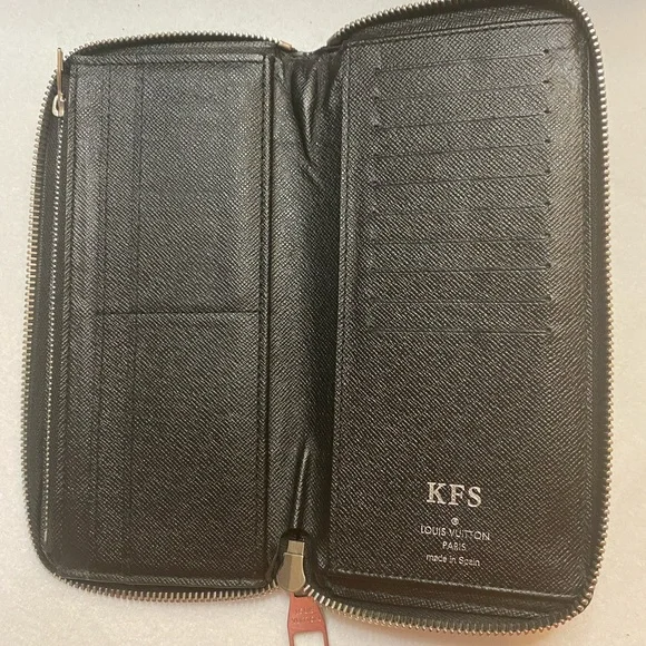 COPY - LOUIS VUITTON Graphite Vertical Zip Wallet - Picture 4 of 7